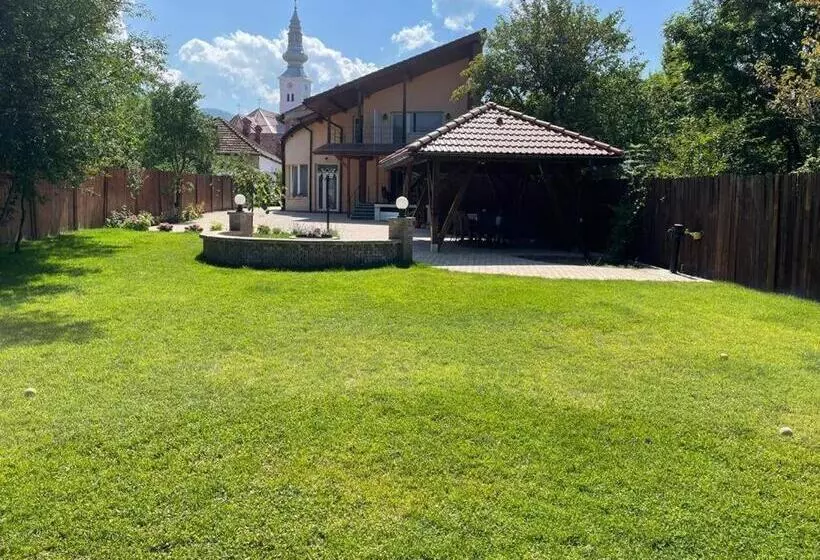 Majatalo Budux Delux Vila