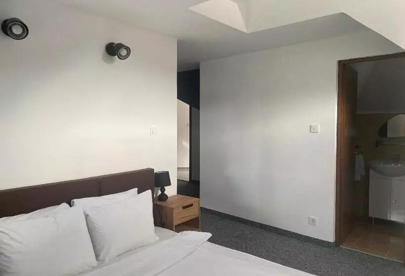 Majatalo Budux Delux Vila