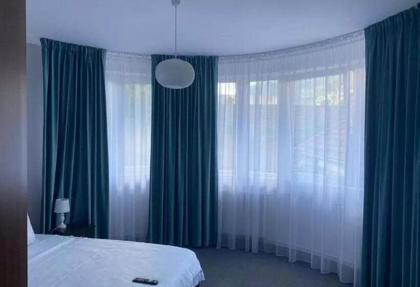 Majatalo Budux Delux Vila