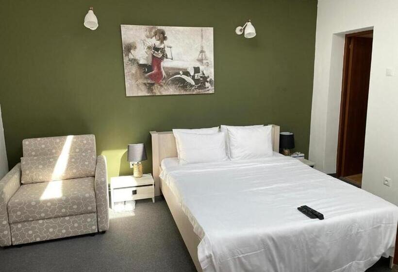 Pensão Budux Delux Vila