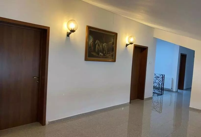 Majatalo Budux Delux Vila