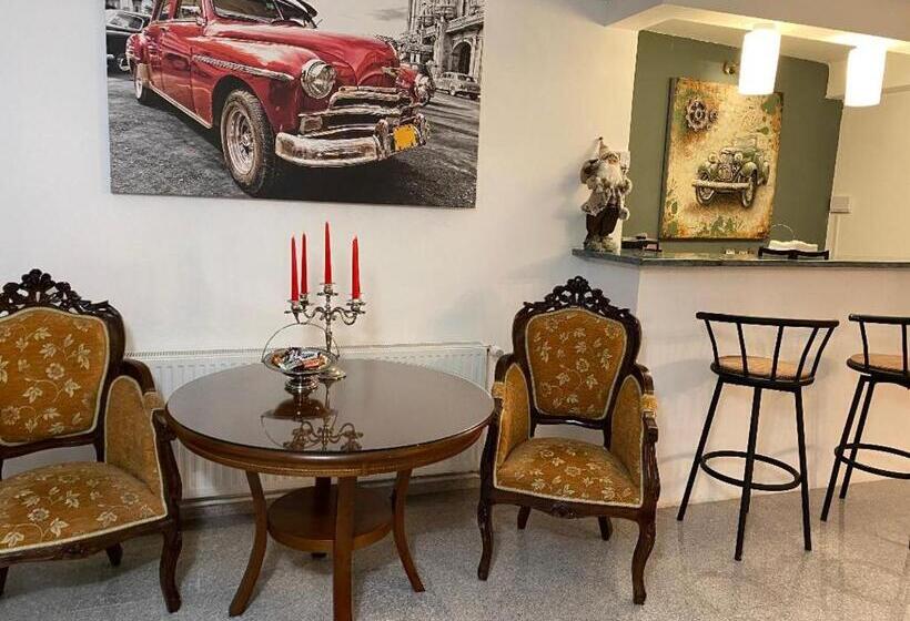 Pensão Budux Delux Vila