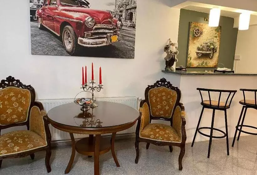 Majatalo Budux Delux Vila