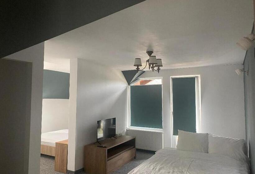 Pensão Budux Delux Vila