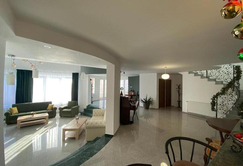 Pensão Budux Delux Vila