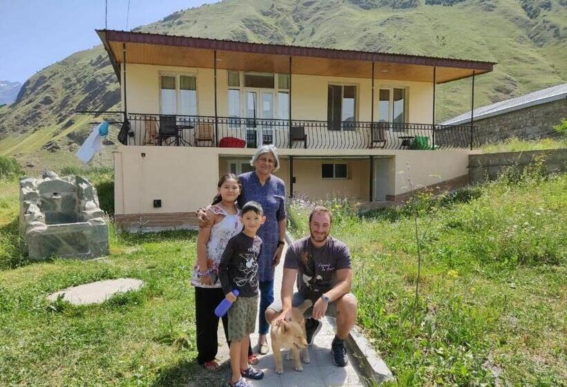 پانسیون Cozy Hotel Kazbegi