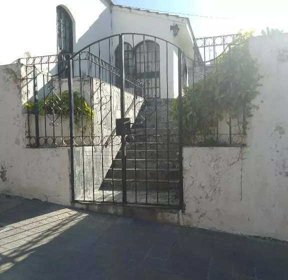 پانسیون Hostel Alto Alberdi