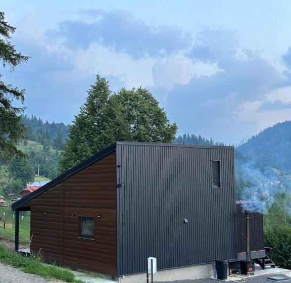 ペンション Mirest   котеджі в горах із чаном джакузі