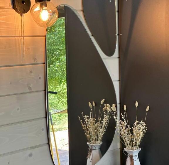 ペンション Mirest   котеджі в горах із чаном джакузі