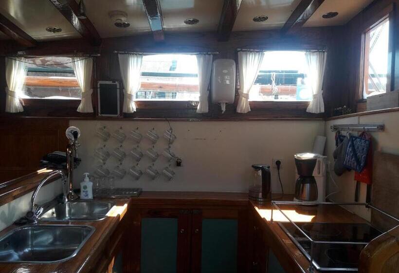 膳宿费 Tjalkjacht Pelikaan Lemmer