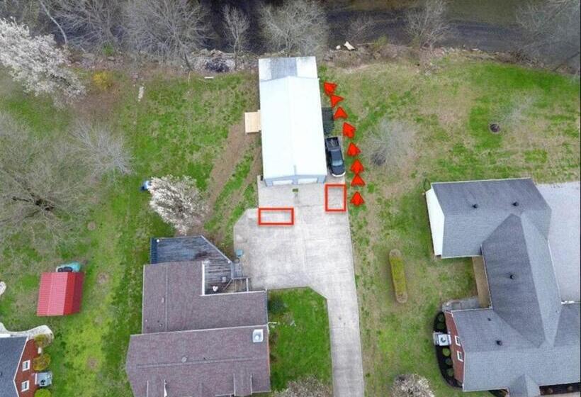 호스텔 Cozy Room Near Downtown Hendersonville