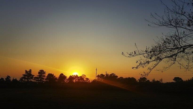 فندق صغير Moonsong Accommodation & Camping