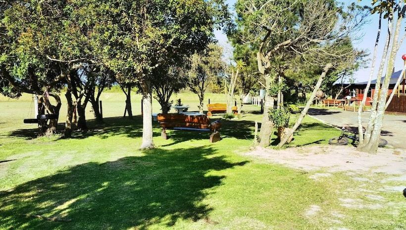 فندق صغير Moonsong Accommodation & Camping