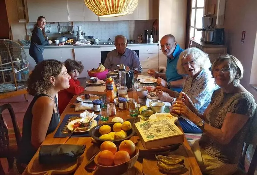 Aamiaismajoitus (B&B) Bb Gli Aristogatti