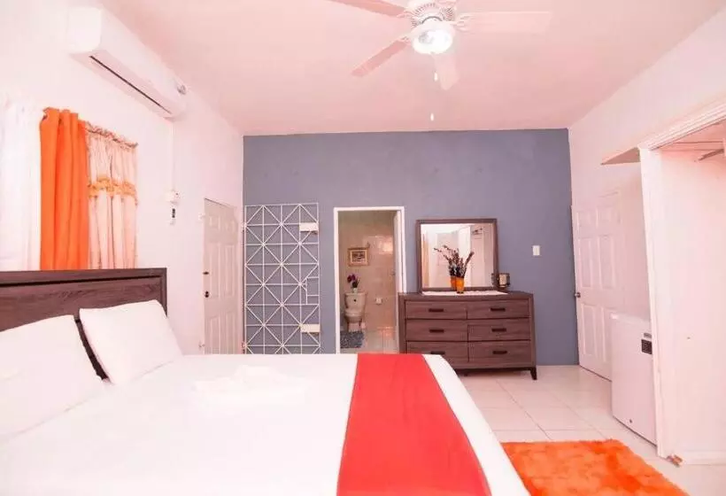 تختخواب و صبحانه Suzette Guesthouse Accommodations