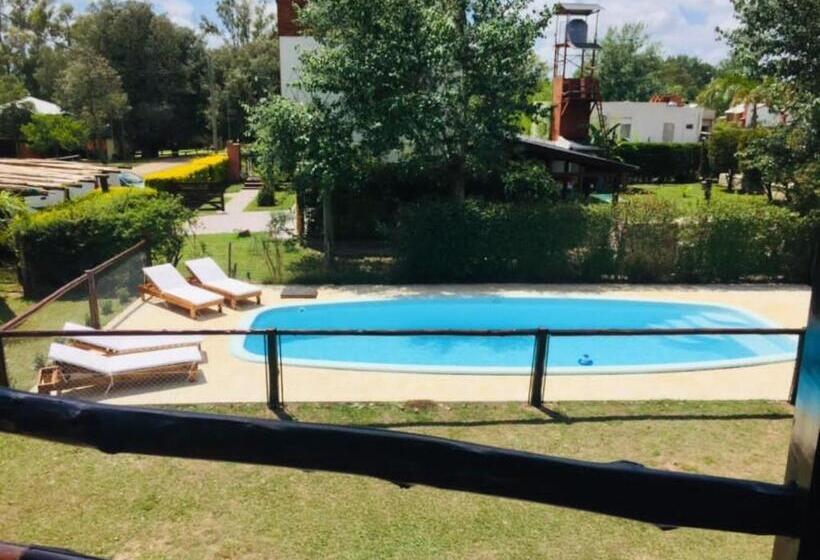 ホテル Cabanas Los Troncos