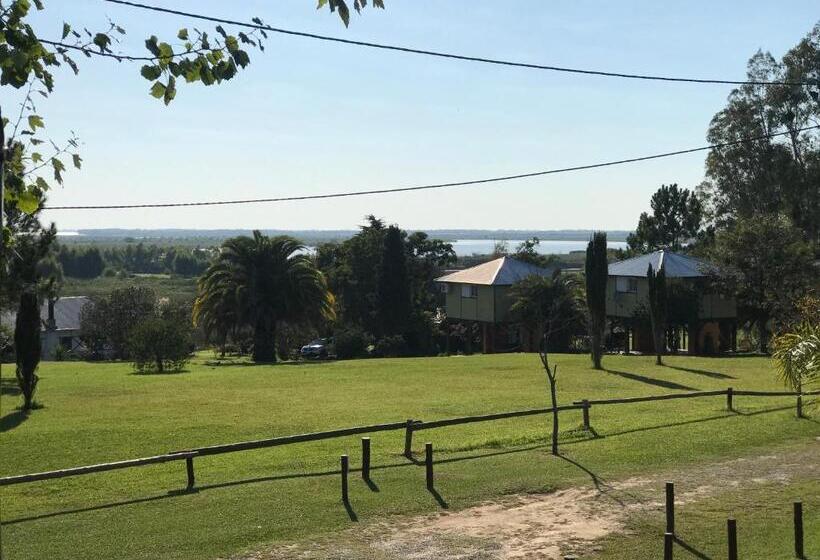 ホテル Cabanas Los Troncos