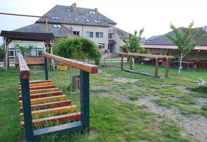 هتل Guest House Uzhgorod