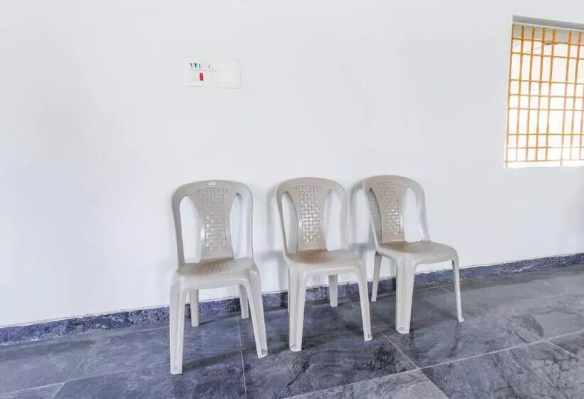 ホテル Spot On Sujith Lodge Annexe