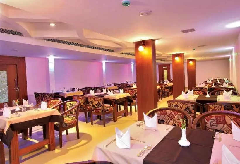 Hotelli Vkj International Kuttampuzha