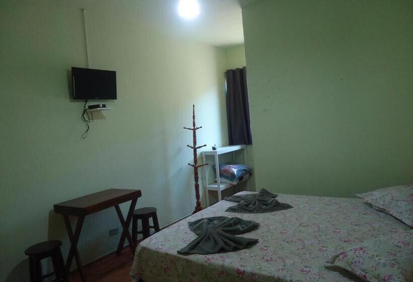 הוסטל Pousada Dona Esmeralda