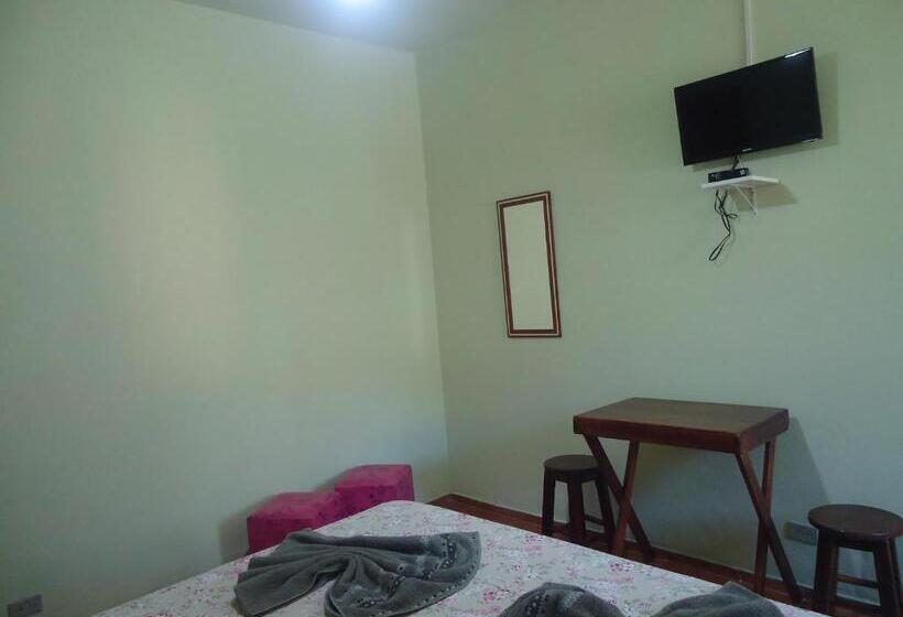 הוסטל Pousada Dona Esmeralda