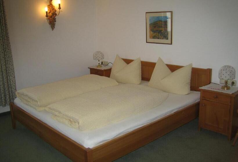 مبيت وإفطار Haus Dr. Küng