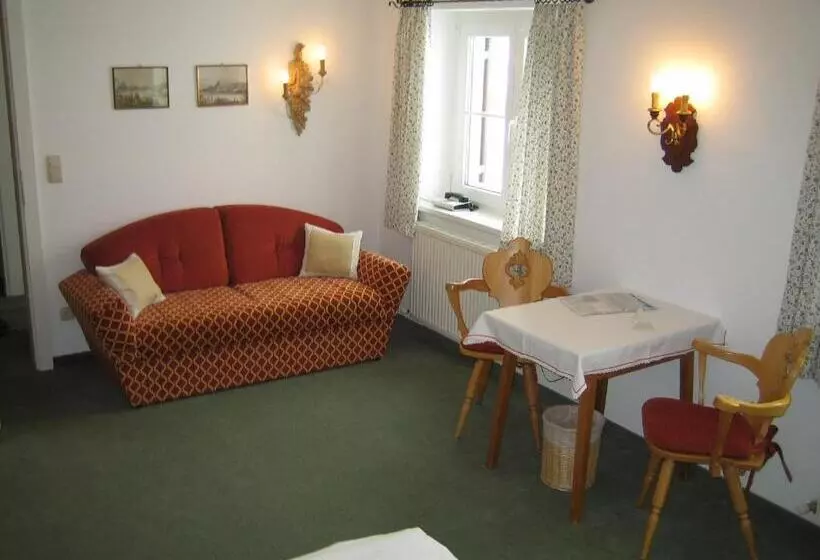 تختخواب و صبحانه Haus Dr. Küng