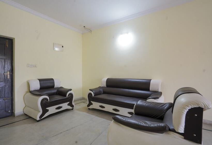 בית מלון כפרי Iroomz Grand Aarvi Suites