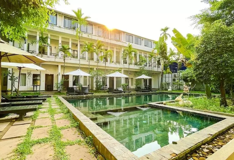 Hotelli Lok Taneuy Residence