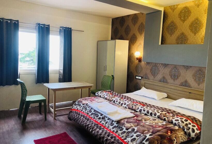 Отель Sizzling Resort And Adventure