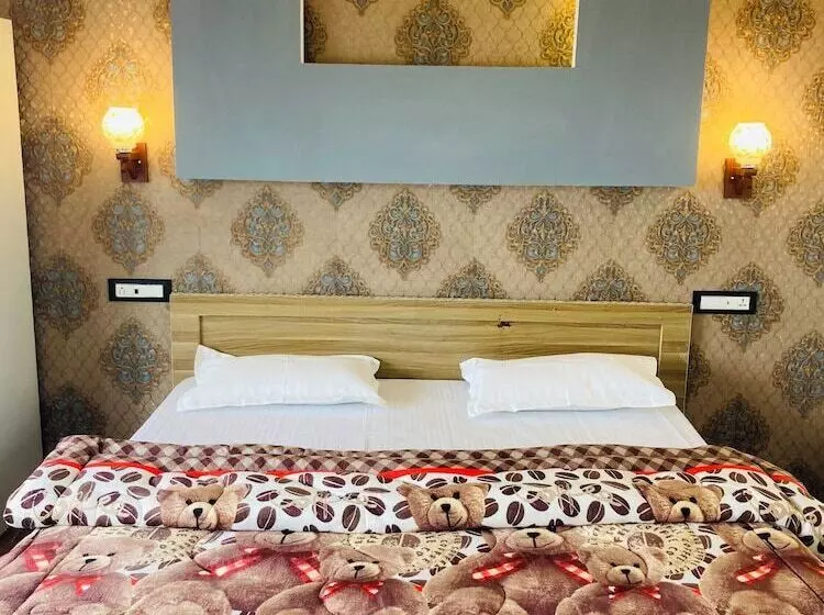 هتل Sizzling Resort And Adventure