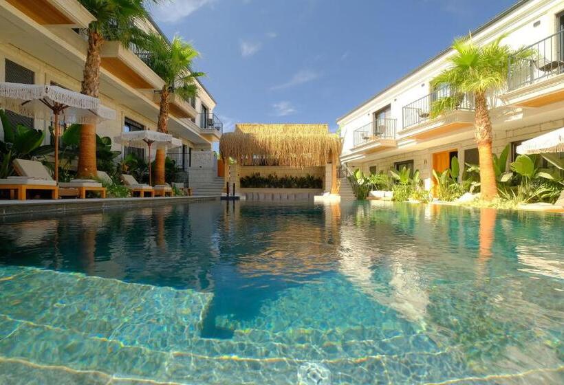 هتل Surga Alaçatı