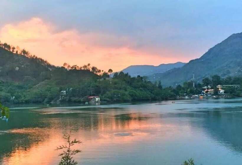 هتل The Lake Hill