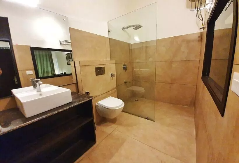 ホテル The Lake Hill