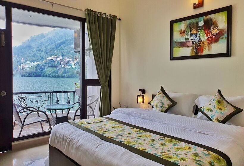 هتل The Lake Hill