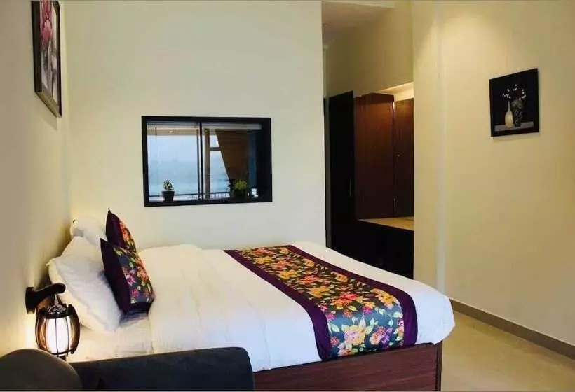 ホテル The Lake Hill