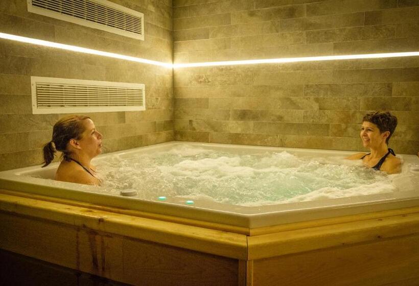 هتل Village Le Grand Fourchon