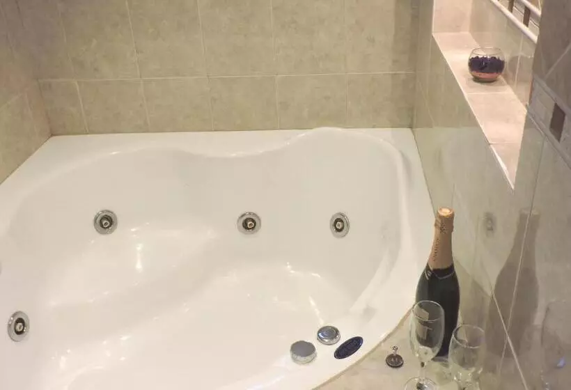 Los Aromos Apart Spa