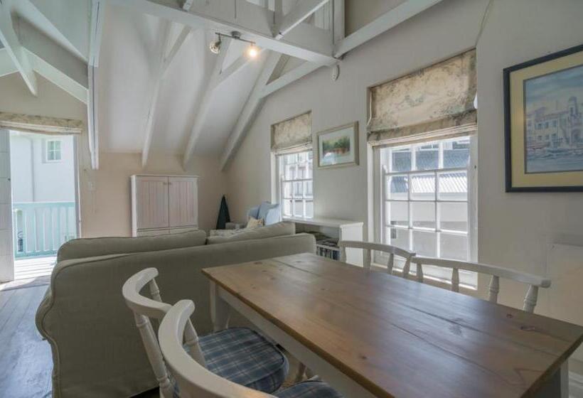 Majatalo Constantia Cottage  Warblers Nest