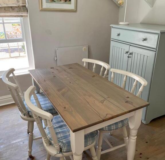 Majatalo Constantia Cottage  Warblers Nest