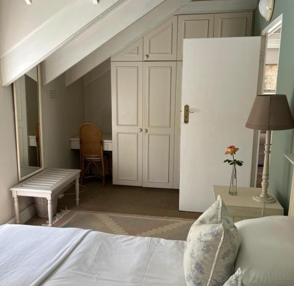 Majatalo Constantia Cottage  Warblers Nest