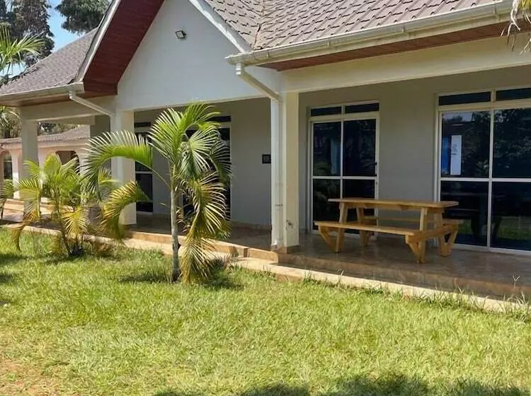 استراحتگاه Sega Lodge