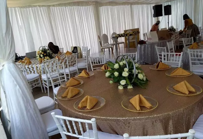 استراحتگاه Sega Lodge