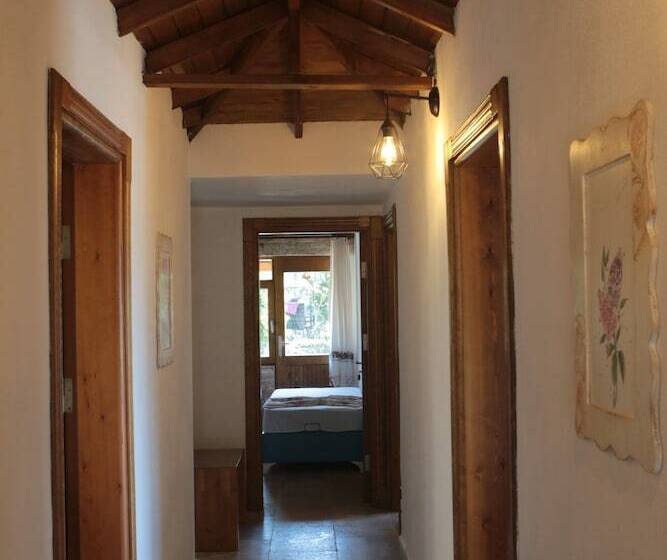 مبيت وإفطار Theia Boutique