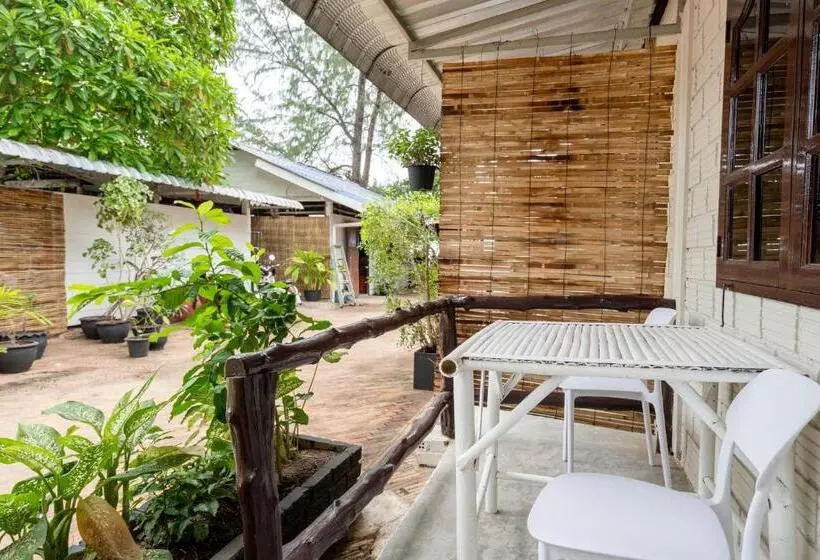 Hotelli Breeze Bungalows