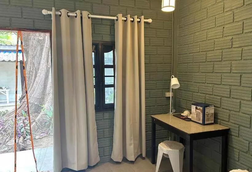 Hotelli Breeze Bungalows