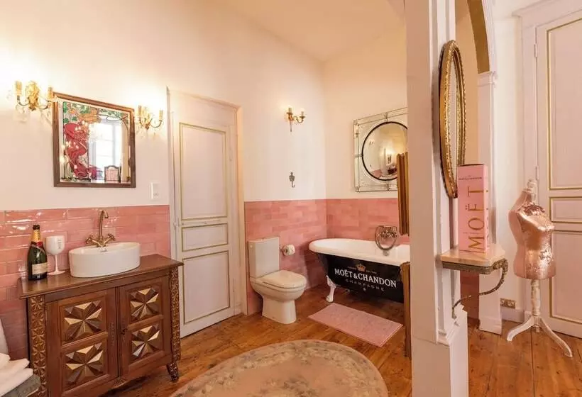 ホテル Champagne House