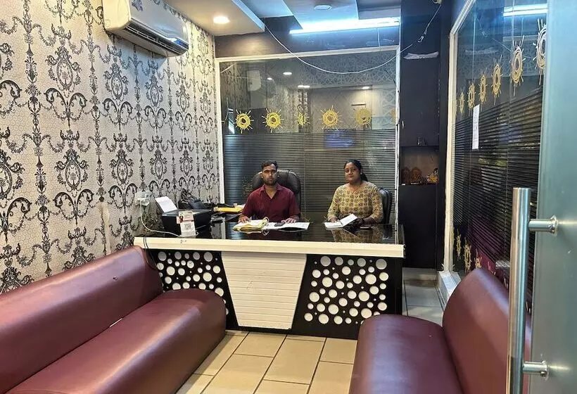 ホテル Khanak Inn