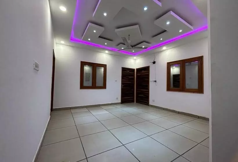 ホテル Khanak Inn